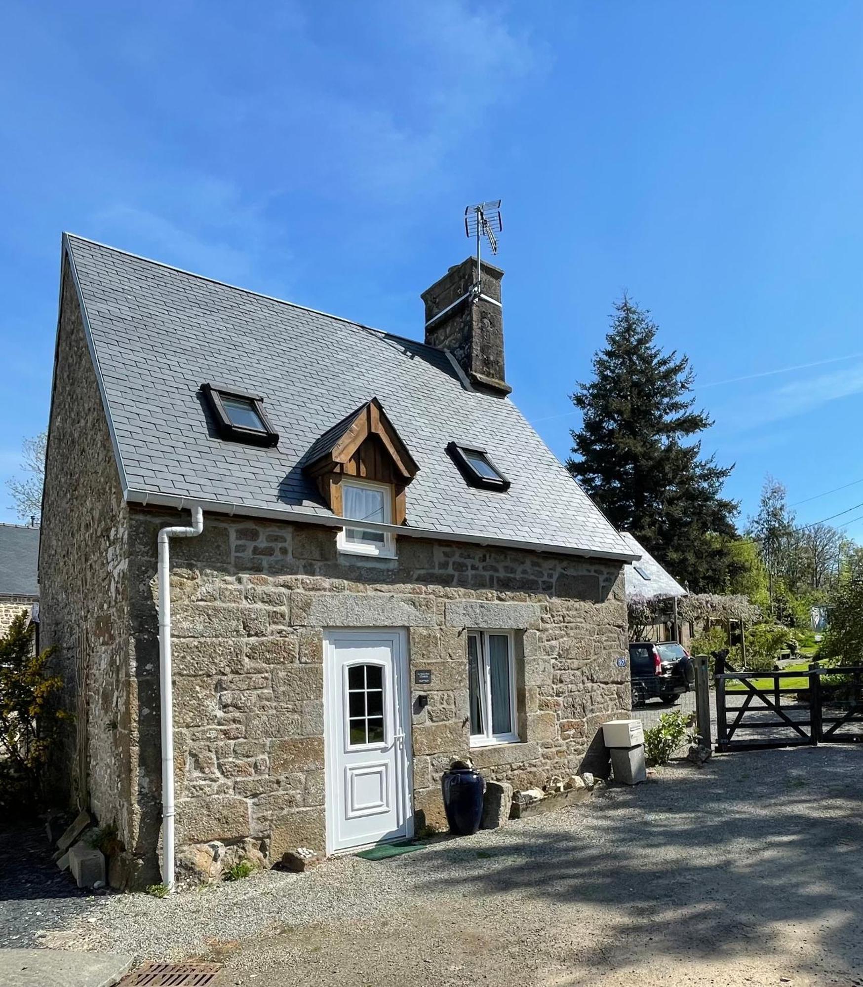 Le Petit Fleur - The Little Flower, Cosy Cottage Saint-Michel-de-Montjoie Exterior photo
